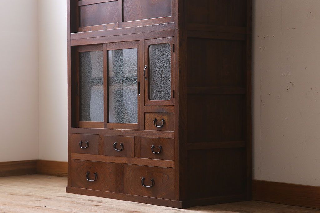 アンティーク家具　前面欅材　結霜ガラス入り!和製アンティークの重ね戸棚(食器棚)