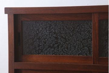 アンティーク家具　前面欅材　結霜ガラス入り!和製アンティークの重ね戸棚(食器棚)