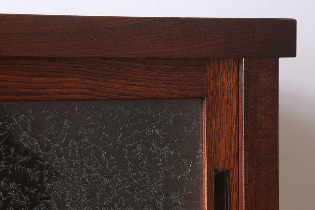 アンティーク家具　前面欅材　結霜ガラス入り!和製アンティークの重ね戸棚(食器棚)