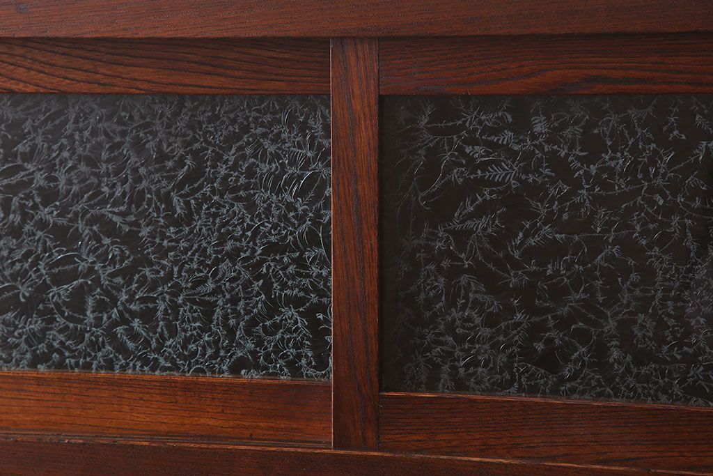 アンティーク家具　前面欅材　結霜ガラス入り!和製アンティークの重ね戸棚(食器棚)