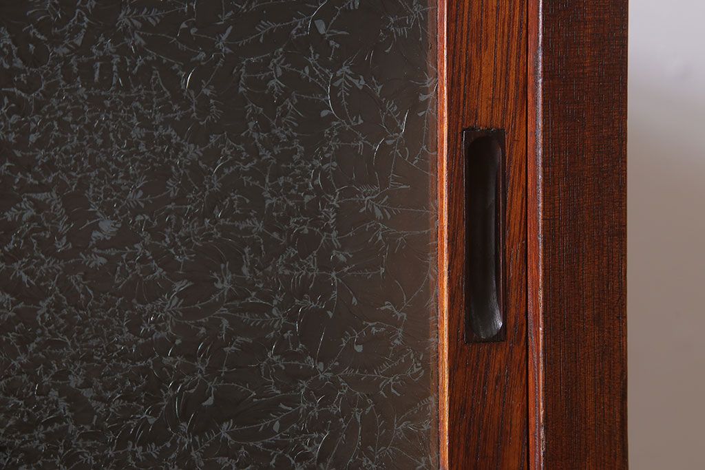 アンティーク家具　前面欅材　結霜ガラス入り!和製アンティークの重ね戸棚(食器棚)