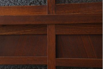 アンティーク家具　前面欅材　結霜ガラス入り!和製アンティークの重ね戸棚(食器棚)