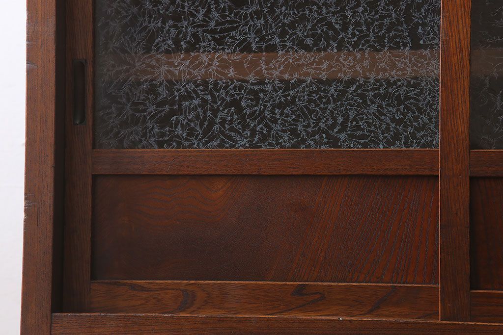 アンティーク家具　前面欅材　結霜ガラス入り!和製アンティークの重ね戸棚(食器棚)