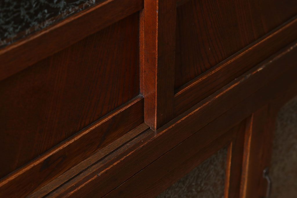 アンティーク家具　前面欅材　結霜ガラス入り!和製アンティークの重ね戸棚(食器棚)