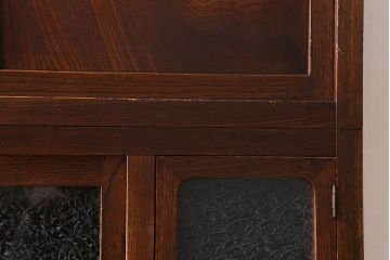 アンティーク家具　前面欅材　結霜ガラス入り!和製アンティークの重ね戸棚(食器棚)