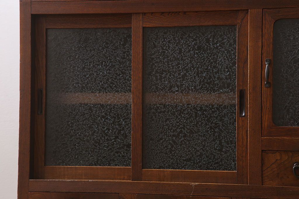 アンティーク家具　前面欅材　結霜ガラス入り!和製アンティークの重ね戸棚(食器棚)