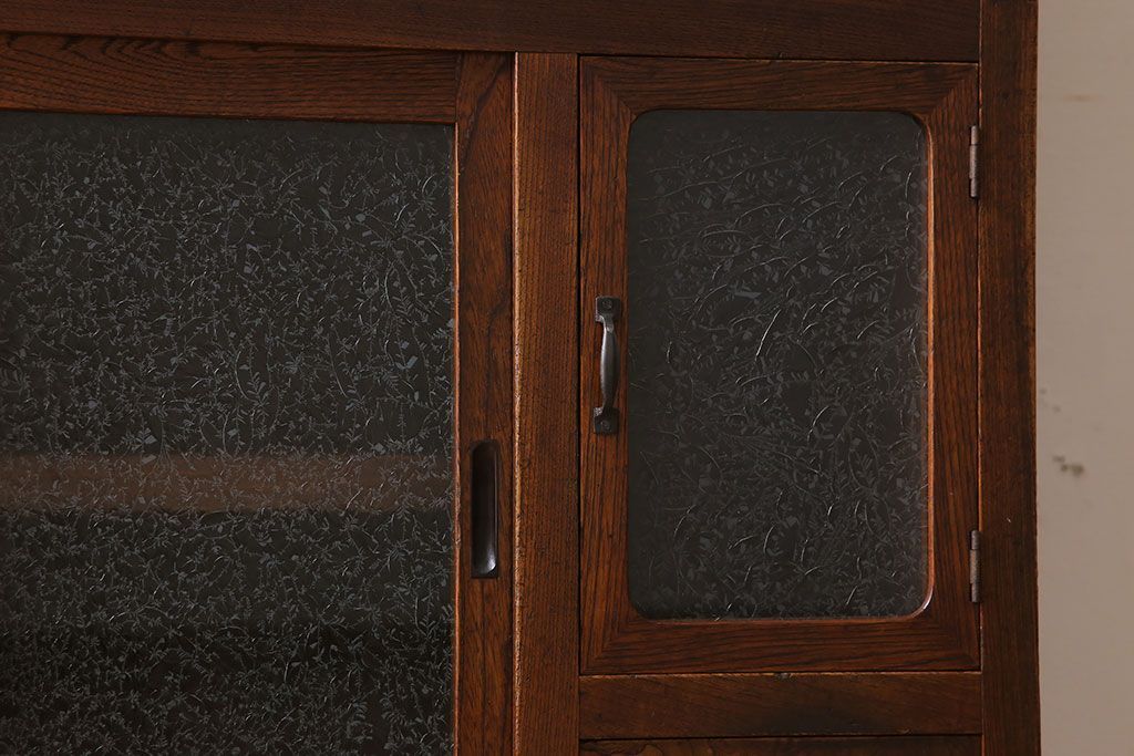 アンティーク家具　前面欅材　結霜ガラス入り!和製アンティークの重ね戸棚(食器棚)