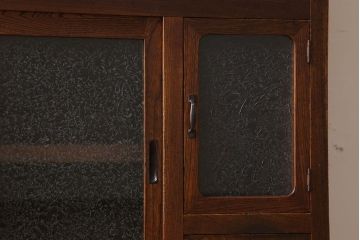 アンティーク家具　前面欅材　結霜ガラス入り!和製アンティークの重ね戸棚(食器棚)