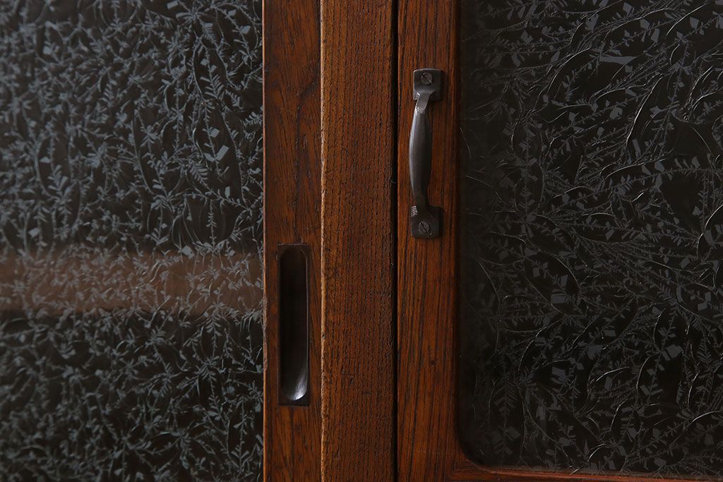 アンティーク家具　前面欅材　結霜ガラス入り!和製アンティークの重ね戸棚(食器棚)