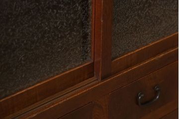 アンティーク家具　前面欅材　結霜ガラス入り!和製アンティークの重ね戸棚(食器棚)