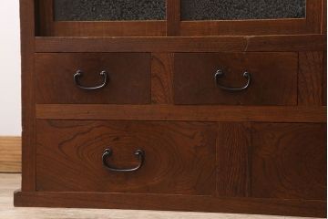 アンティーク家具　前面欅材　結霜ガラス入り!和製アンティークの重ね戸棚(食器棚)