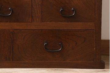 アンティーク家具　前面欅材　結霜ガラス入り!和製アンティークの重ね戸棚(食器棚)