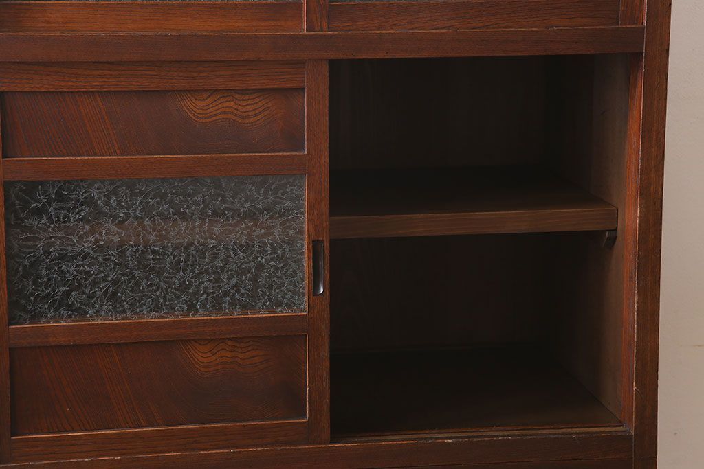 アンティーク家具　前面欅材　結霜ガラス入り!和製アンティークの重ね戸棚(食器棚)