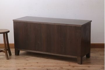 アンティーク家具　アンティーク　モダンな前面黒檀の脚付きローボード(テレビボード)