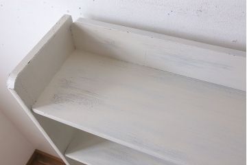 アンティーク家具　アンティークペイント　ホワイトカラーの古い本棚