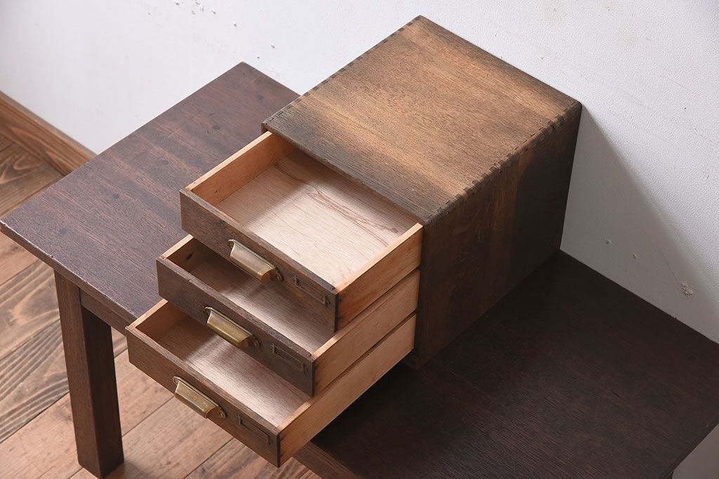 レトロ家具　昭和レトロ　古いナラ材製のアンティーク3杯小引き出し(2)