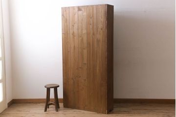 アンティーク家具　杉材製　古い木味のシンプルでナチュラルな本棚(飾り棚)