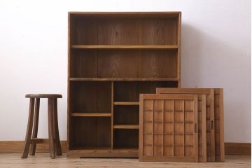 アンティーク家具　大正昭和期　檜材製　格子引き戸の小ぶりな収納棚(下駄箱)