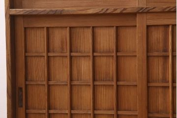 アンティーク家具　大正昭和期　檜材製　格子引き戸の小ぶりな収納棚(下駄箱)