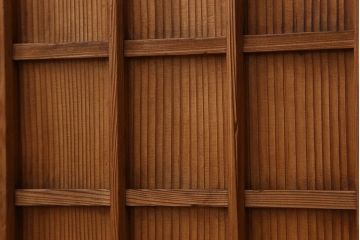 アンティーク家具　大正昭和期　檜材製　格子引き戸の小ぶりな収納棚(下駄箱)