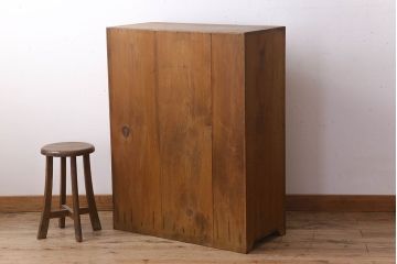 アンティーク家具　大正昭和期　檜材製　格子引き戸の小ぶりな収納棚(下駄箱)