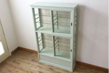 アンティーク家具　アンティークペイント　薄型!内部背面壁紙貼りのガラスケース