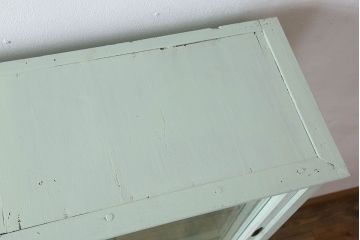 アンティーク家具　アンティークペイント　薄型!内部背面壁紙貼りのガラスケース