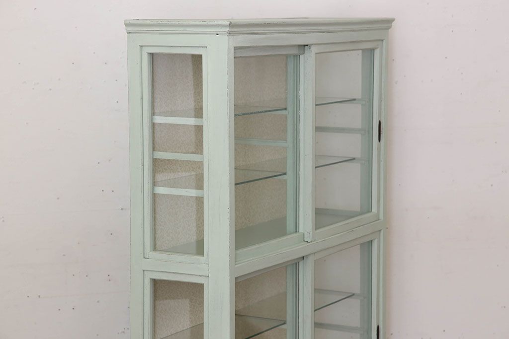 アンティーク家具　アンティークペイント　薄型!内部背面壁紙貼りのガラスケース