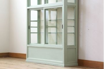 アンティーク家具　アンティークペイント　薄型!内部背面壁紙貼りのガラスケース