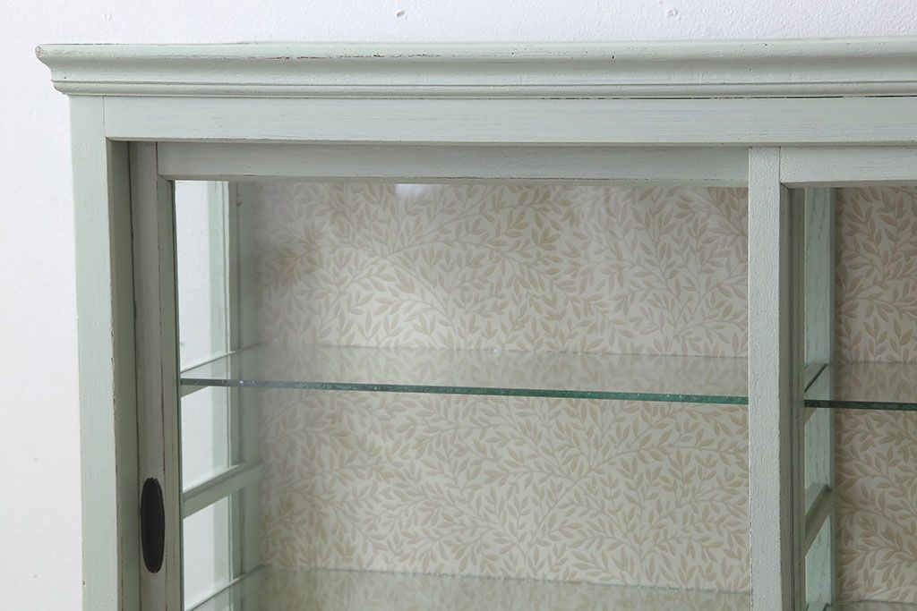 アンティーク家具　アンティークペイント　薄型!内部背面壁紙貼りのガラスケース