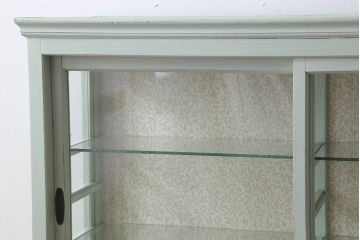 アンティーク家具　アンティークペイント　薄型!内部背面壁紙貼りのガラスケース