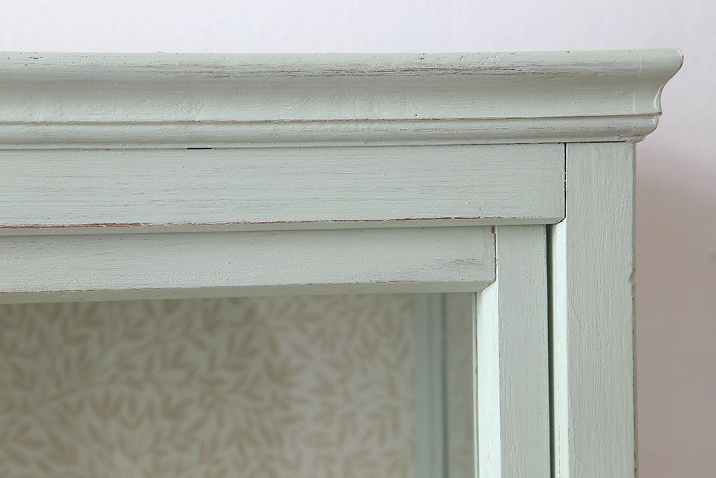 アンティーク家具　アンティークペイント　薄型!内部背面壁紙貼りのガラスケース