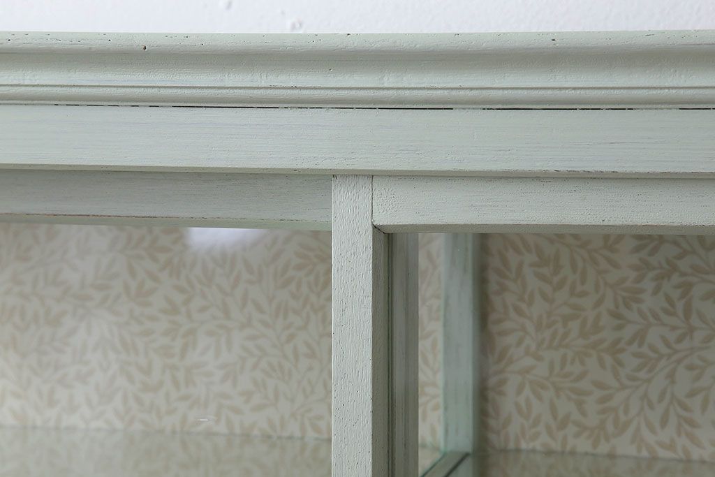 アンティーク家具　アンティークペイント　薄型!内部背面壁紙貼りのガラスケース