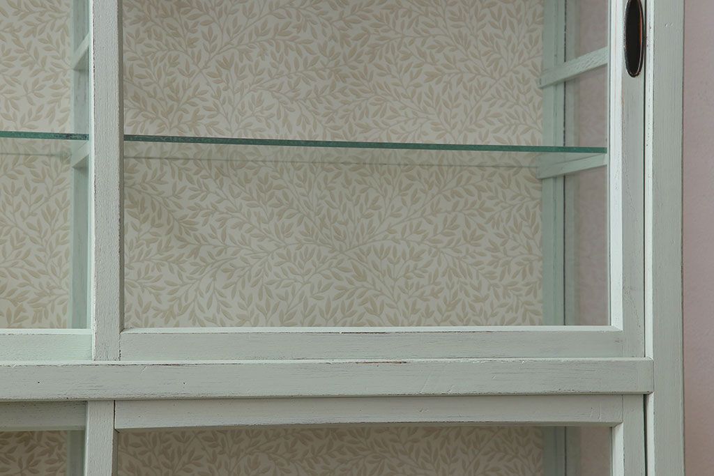 アンティーク家具　アンティークペイント　薄型!内部背面壁紙貼りのガラスケース