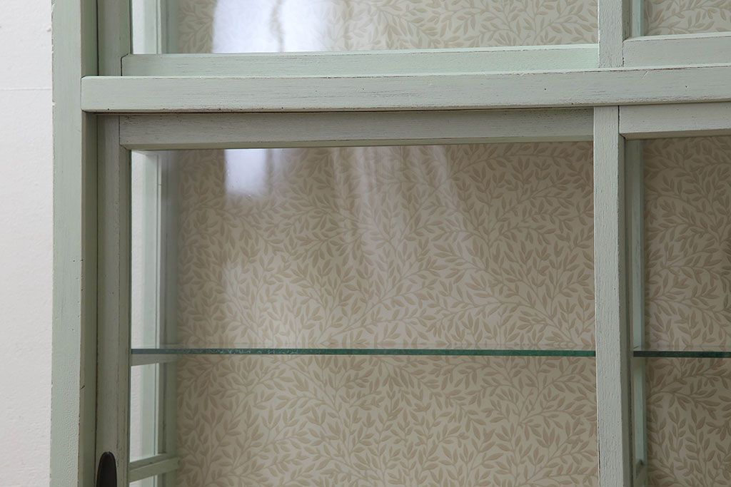 アンティーク家具　アンティークペイント　薄型!内部背面壁紙貼りのガラスケース