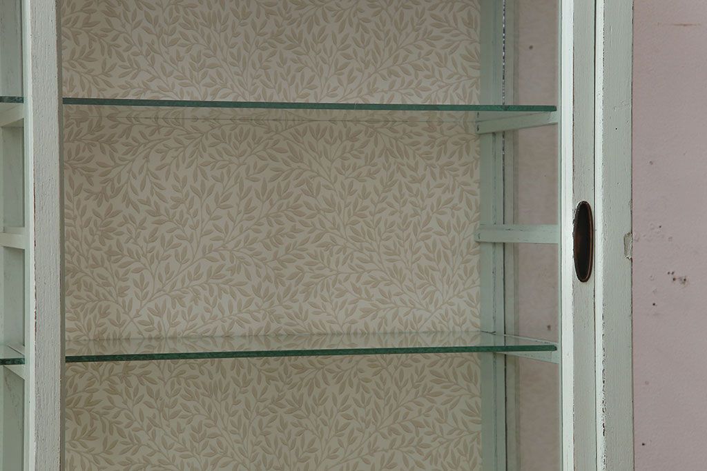 アンティーク家具　アンティークペイント　薄型!内部背面壁紙貼りのガラスケース