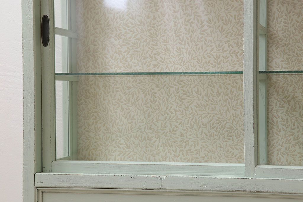 アンティーク家具　アンティークペイント　薄型!内部背面壁紙貼りのガラスケース