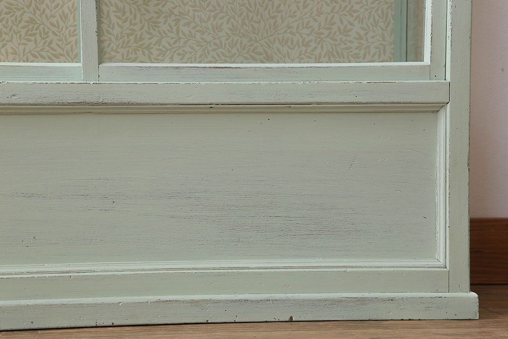 アンティーク家具　アンティークペイント　薄型!内部背面壁紙貼りのガラスケース