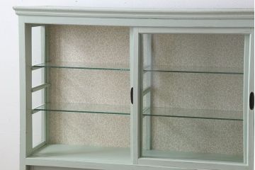 アンティーク家具　アンティークペイント　薄型!内部背面壁紙貼りのガラスケース
