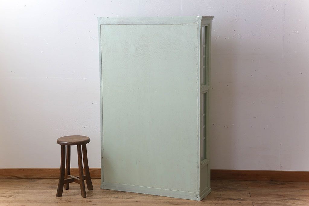 アンティーク家具　アンティークペイント　薄型!内部背面壁紙貼りのガラスケース