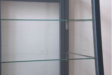アンティーク家具　アンティーク　脚付き　台形型　ペイントガラスケース