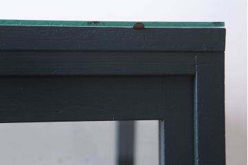 アンティーク家具　アンティーク　脚付き　台形型　ペイントガラスケース