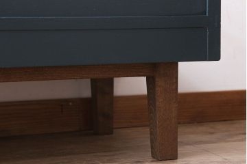 アンティーク家具　アンティーク　脚付き　台形型　ペイントガラスケース