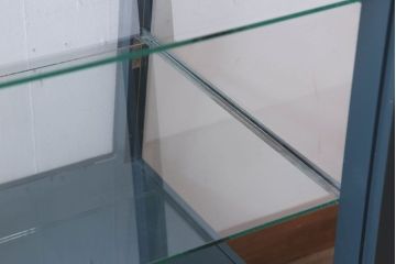 アンティーク家具　アンティーク　脚付き　台形型　ペイントガラスケース