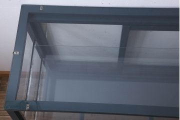 アンティーク家具　アンティーク　脚付き　台形型　ペイントガラスケース