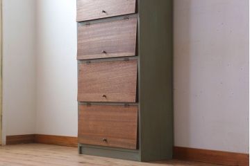 アンティーク家具　パタパタ戸棚付き!大きなペイント本棚(3)