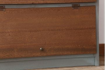 アンティーク家具　パタパタ戸棚付き!大きなペイント本棚(3)