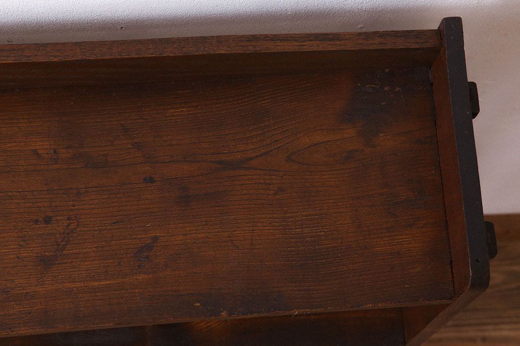 レトロ家具　栓材製　古い木のレトロな楔(くさび)式本棚(ディスプレイラック)