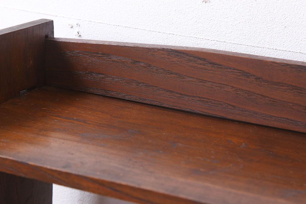 レトロ家具　栓材製　古い木のレトロな楔(くさび)式本棚(ディスプレイラック)