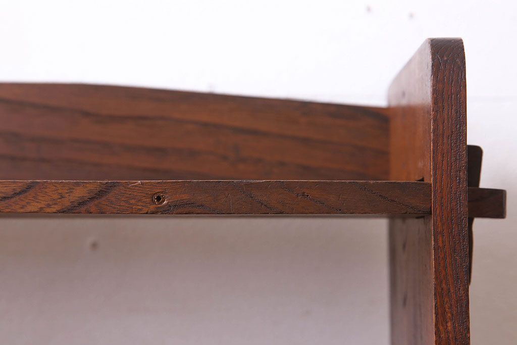 レトロ家具　栓材製　古い木のレトロな楔(くさび)式本棚(ディスプレイラック)